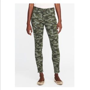 Old Navy camo print ankle jeans
